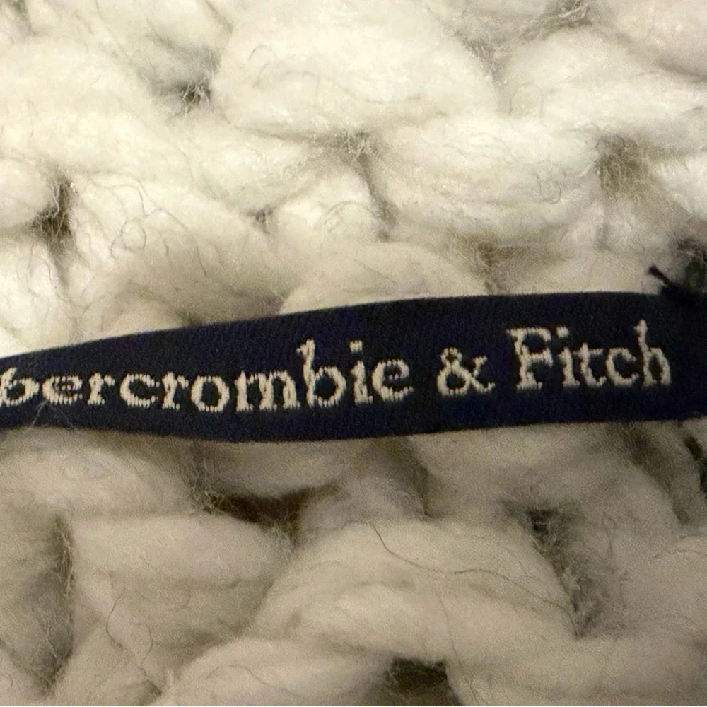 Abercrombie & Fitch Cream Colored Chunky Knit Wool Blend Infinity Scarf